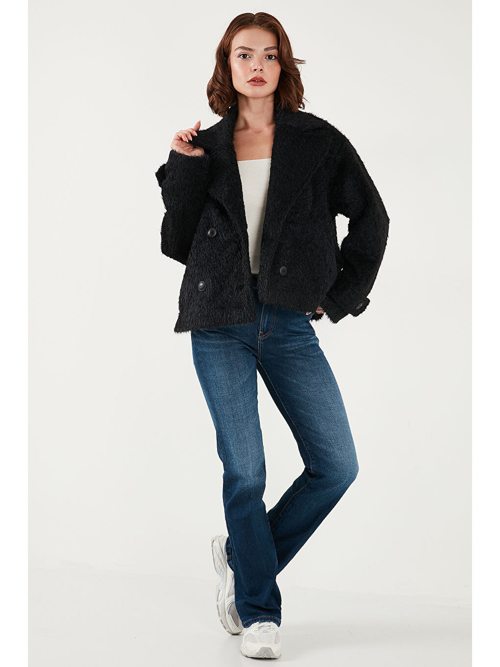 Siyah Oversize Kruvaze Yaka Yumuşak Tüylü Düğmeli Astarlı Mont 6839659-1