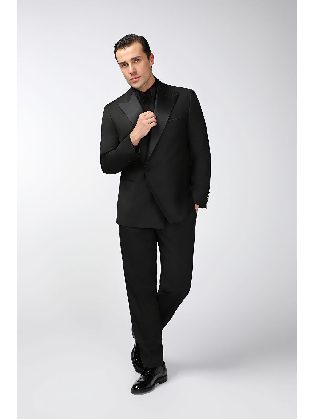 Siyah Oversize Ekstra Rahat Kalıp Sivri Yaka Kruvaze Smokin & Damatlık-1