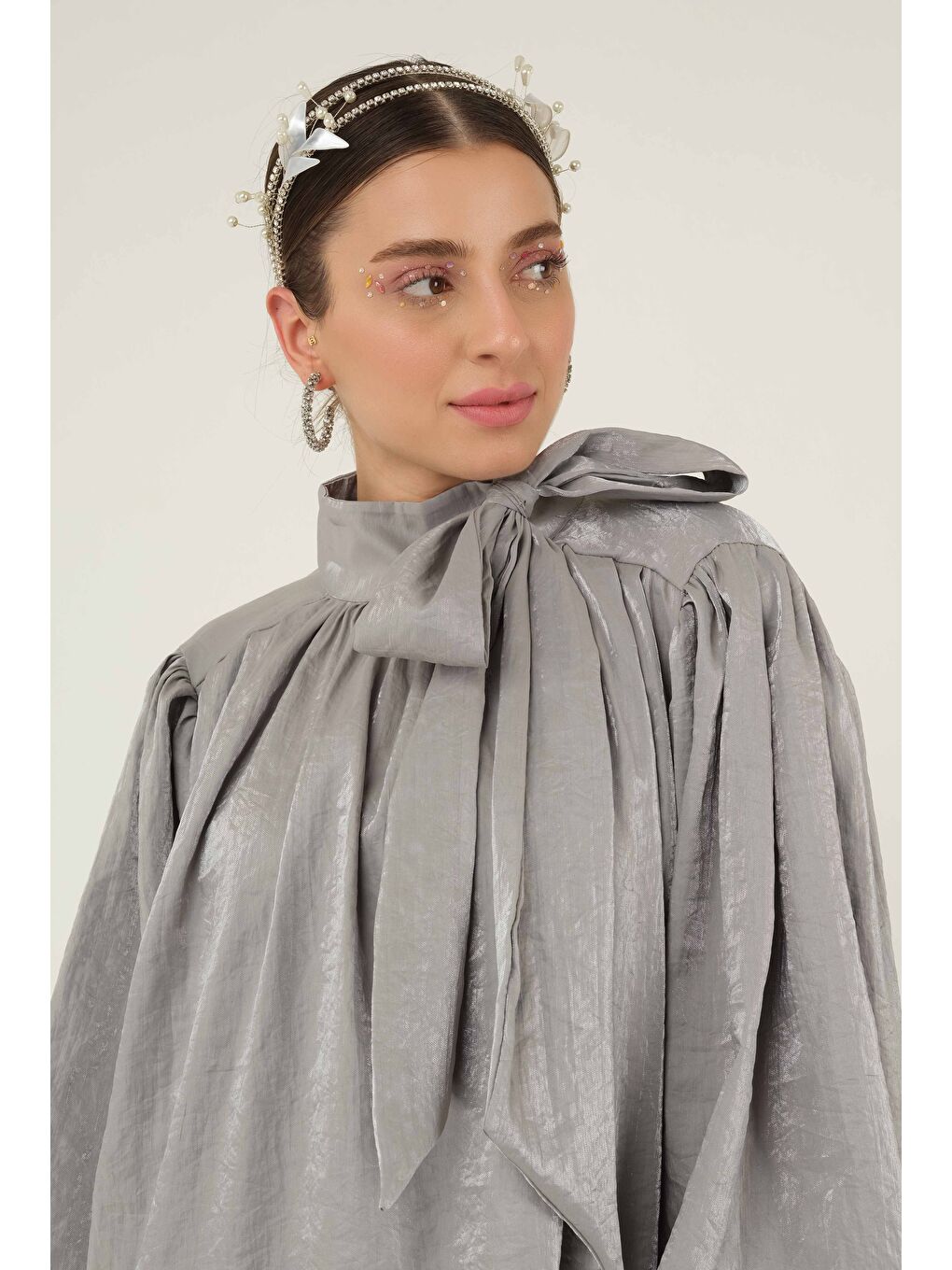 Yakası Bağcıklı Takım Gri-1