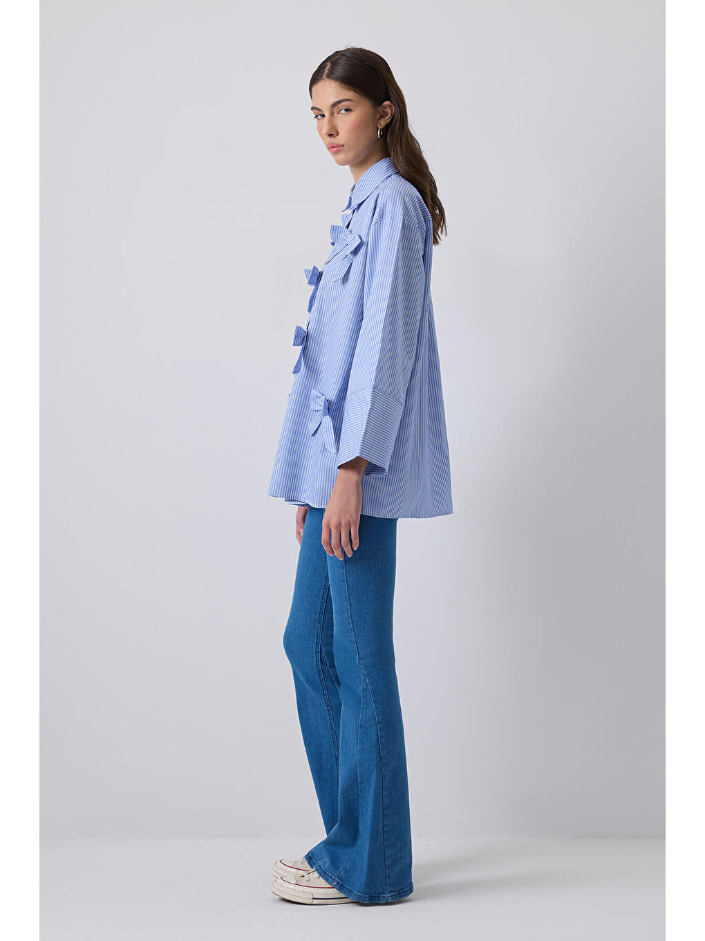 Mavi %100 Pamuklu Fiyonk Detaylı Çizgili Gömlek-2