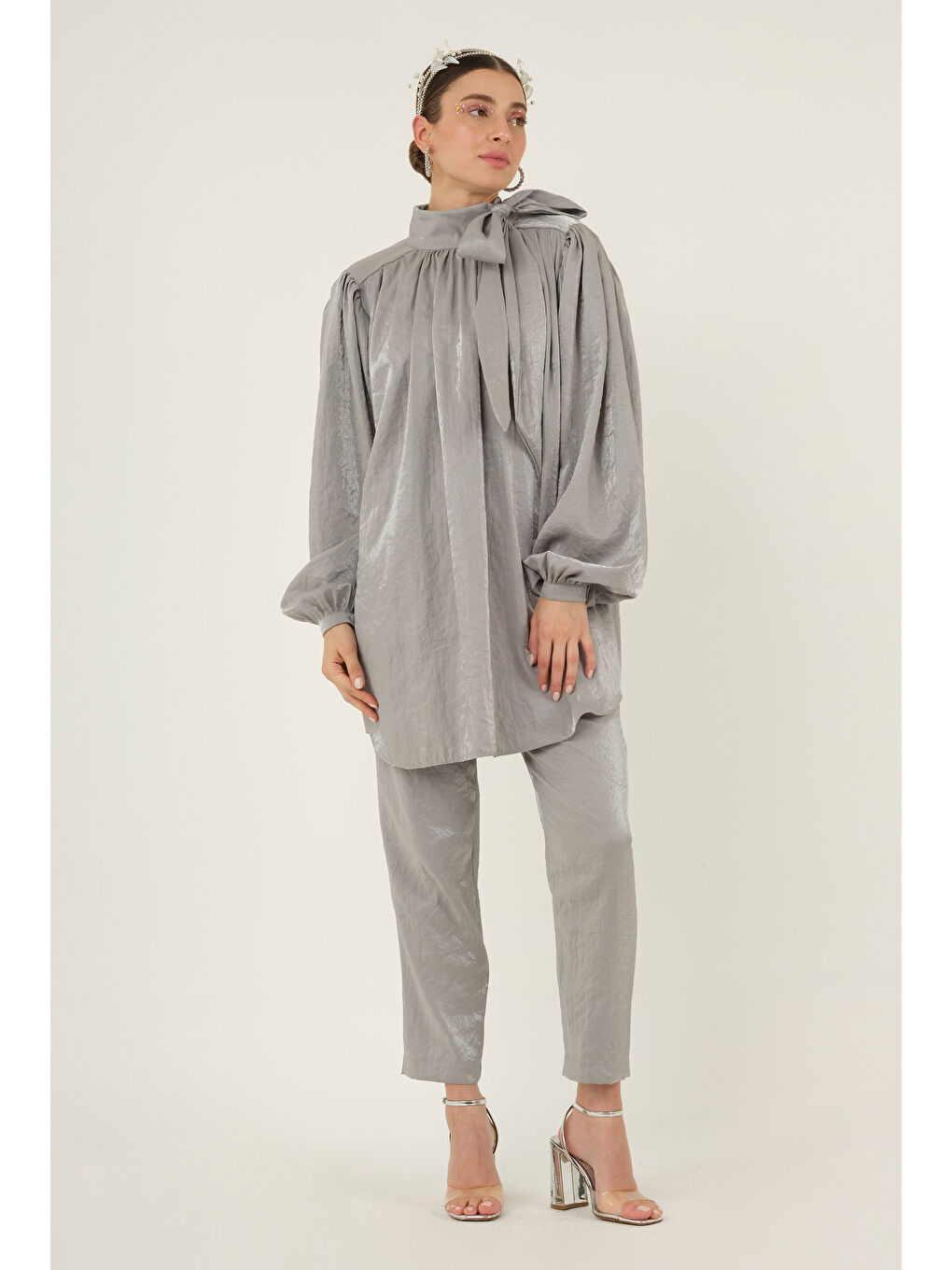 Yakası Bağcıklı Takım Gri-2