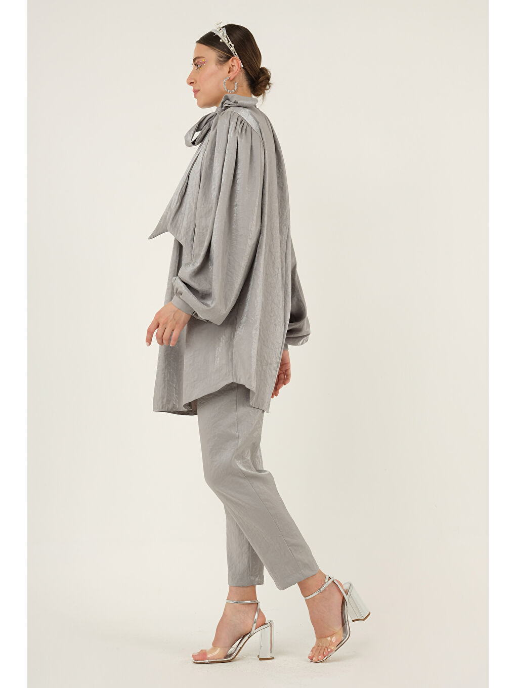 Yakası Bağcıklı Takım Gri-3