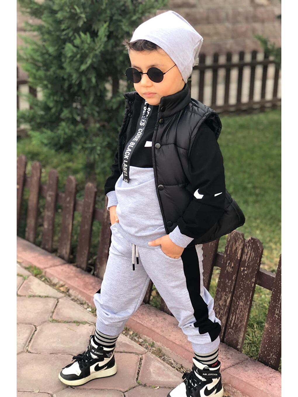 Erkek Çocuk Dijital Baskılı Kapşonlu ve Şişme Yelekli Bereli Siyah Eşofman Takım 2-14Yaş-5