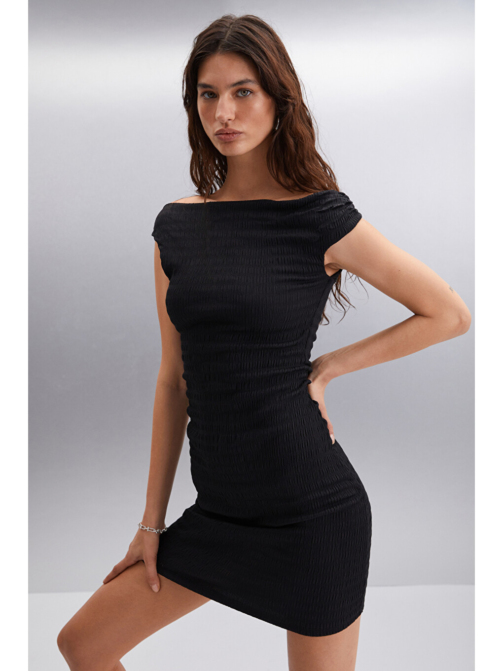 Innsa Kadın Bürümcük 3 Boyutlu Kumaşlı Tek Omuzlu Bodycon Siyah Elbise-4