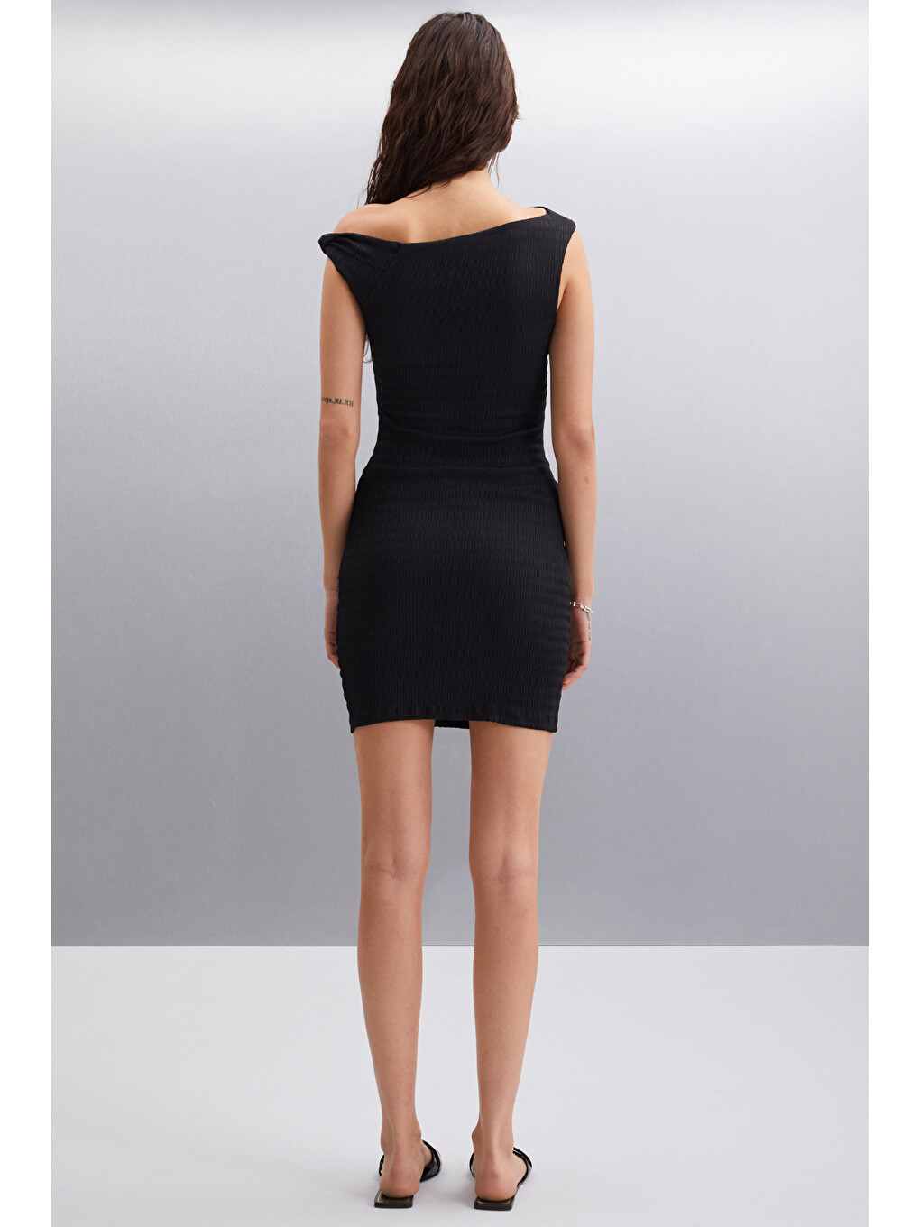 Innsa Kadın Bürümcük 3 Boyutlu Kumaşlı Tek Omuzlu Bodycon Siyah Elbise-5