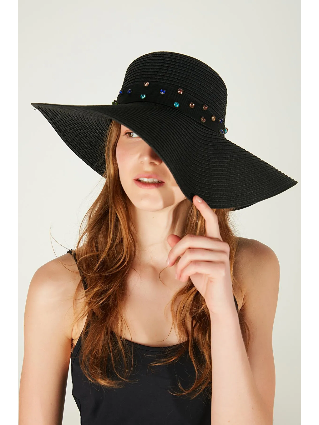Siyah Renkli Taş Detaylı Siyah Örgü Dokulu Yazlık Hasır Geniş Kenar Şapka HSR2100-1
