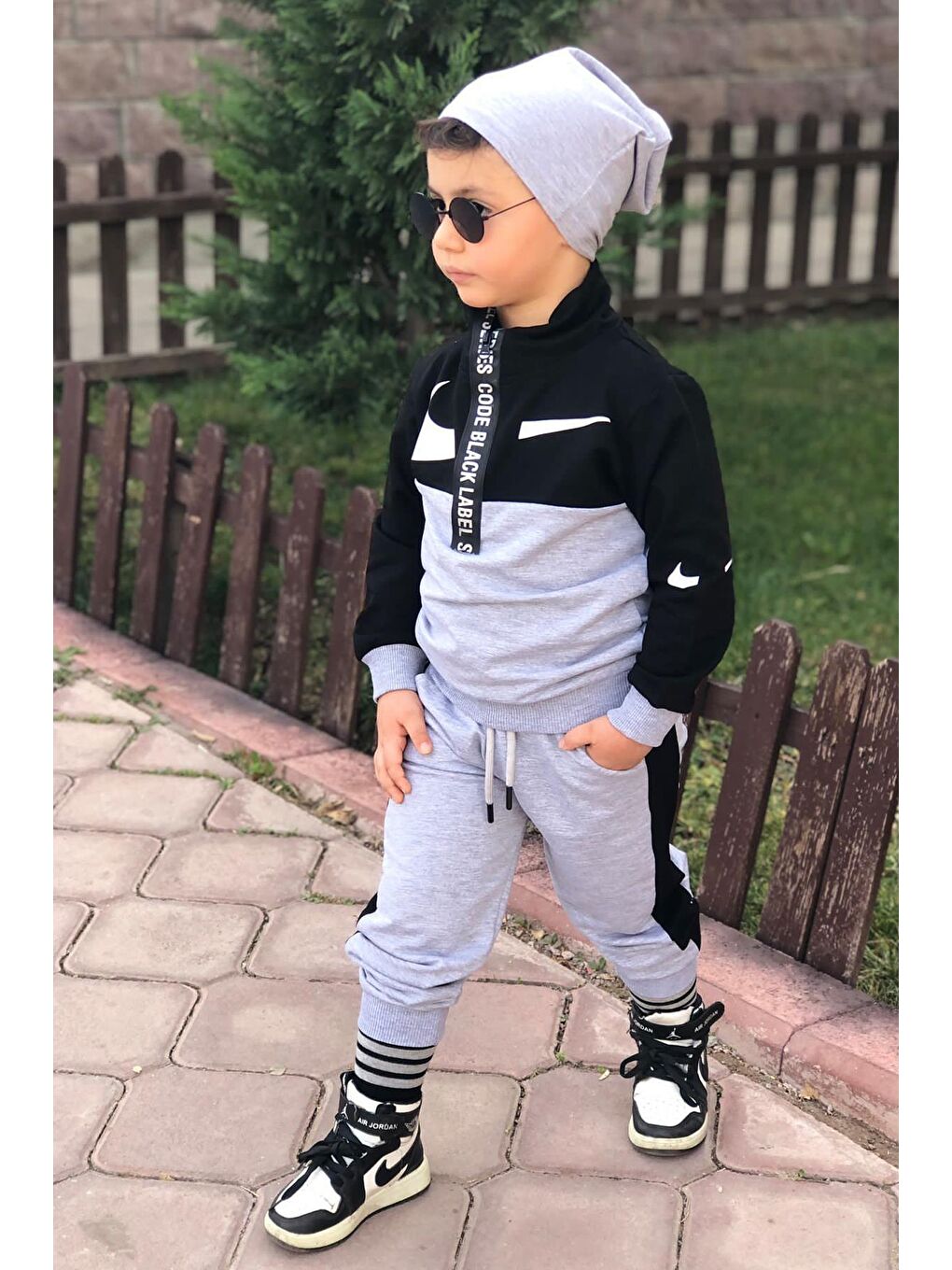 Erkek Çocuk Dijital Baskılı Kapşonlu ve Şişme Yelekli Bereli Siyah Eşofman Takım 2-14Yaş-7