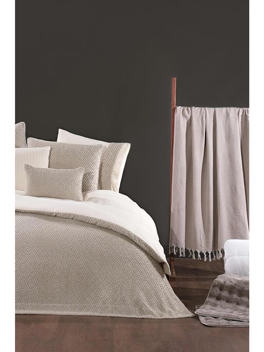 Clara Lüks Comforter 13 Parça Çeyiz Seti Bej