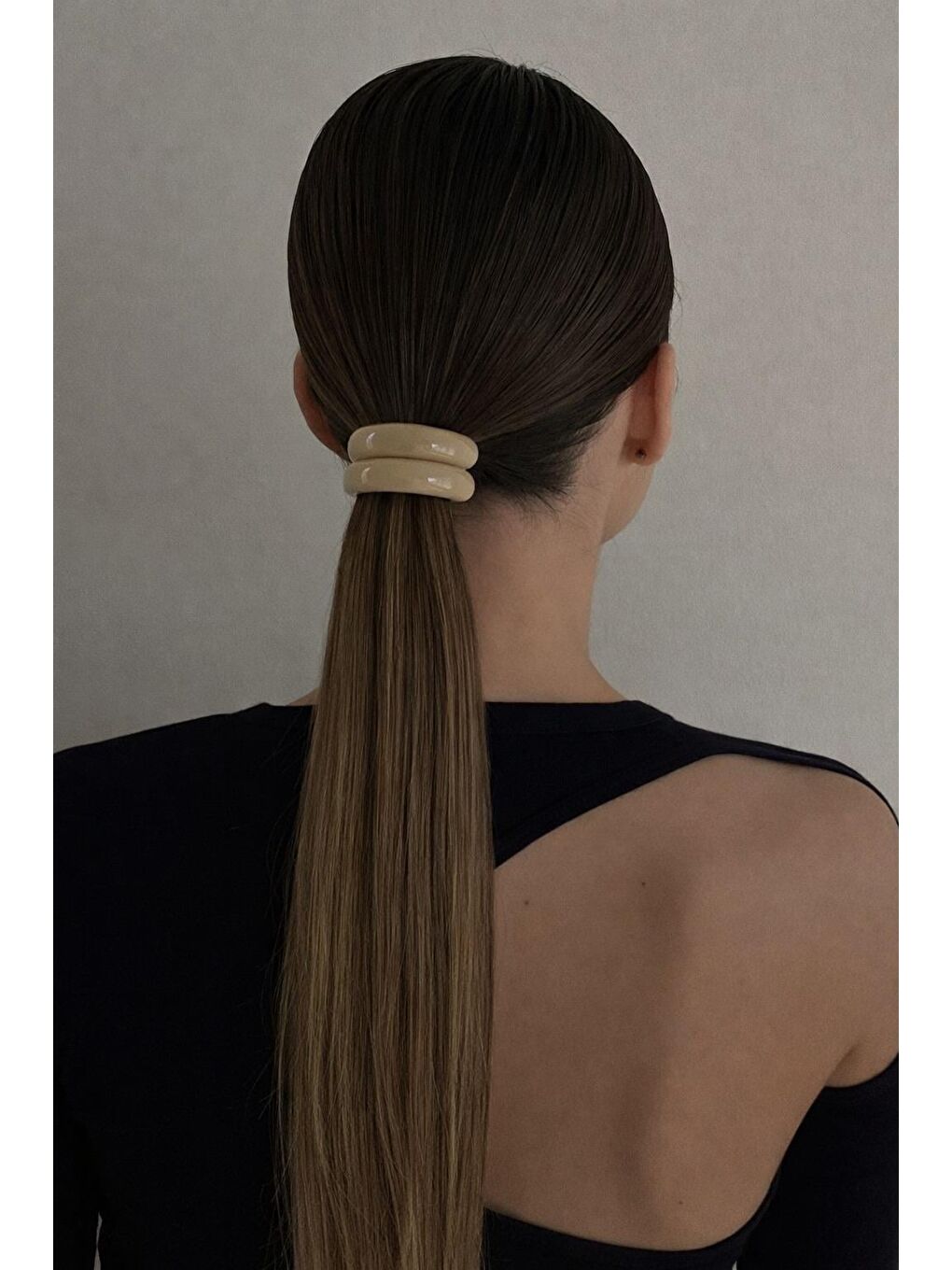Oval Kemik Aksesuarlı Lastik Toka Bej