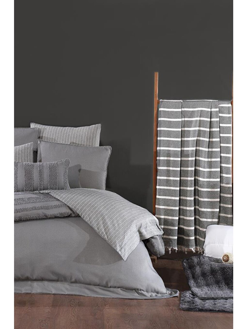 Lipa Lüks Comforter 13 Parça Çeyiz Seti Gri