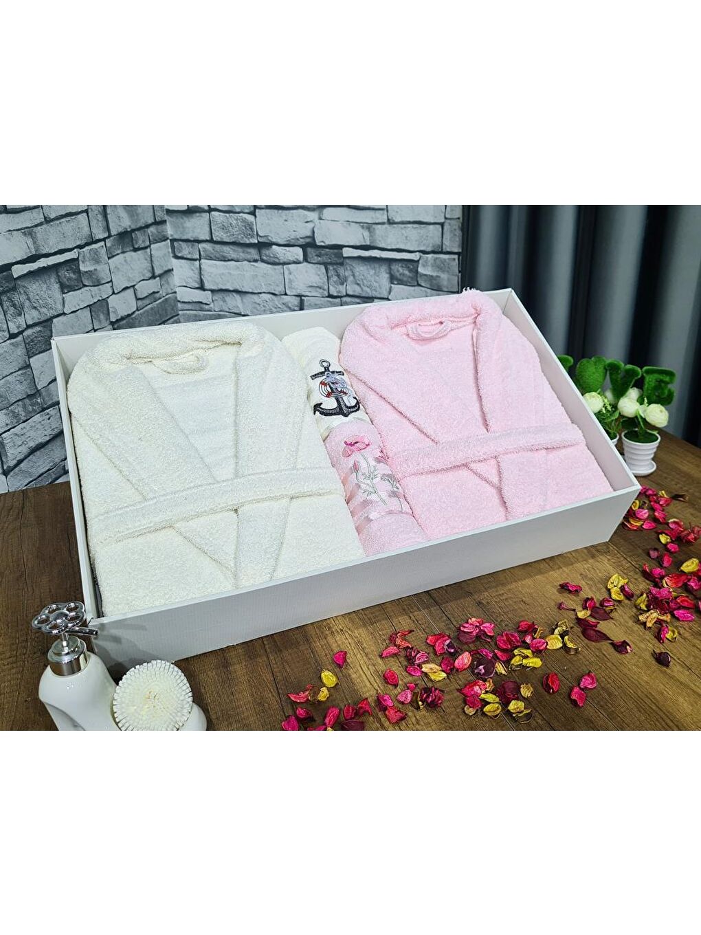 Karışık Çeyizlik Aile Bornoz Seti 4 Parça Krem Pudra