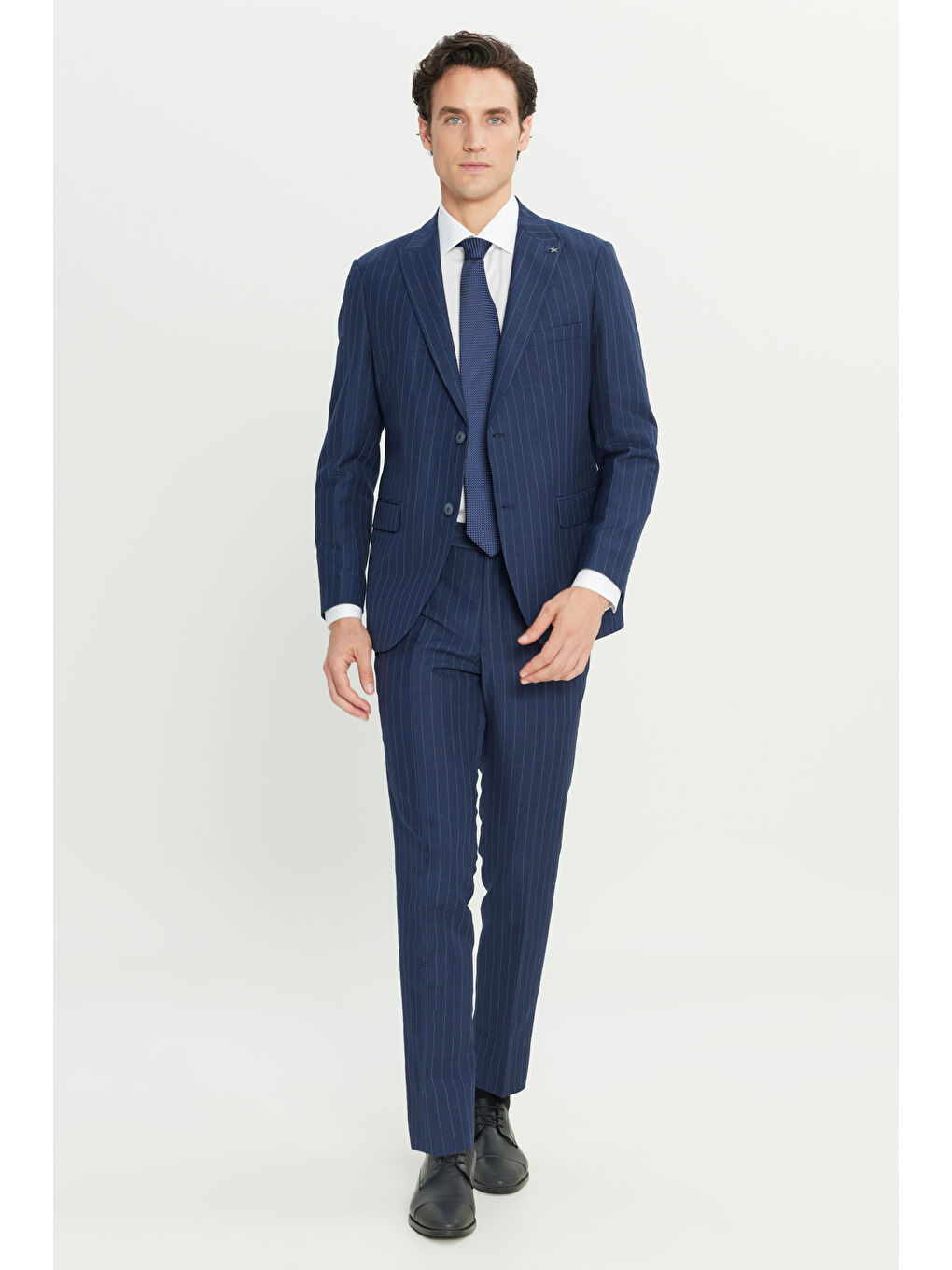 Erkek Lacivert Keten Slim Fit Dar Kesim Kırlangıç Yaka Çizgili Kapak Cepli Takım Elbise-4