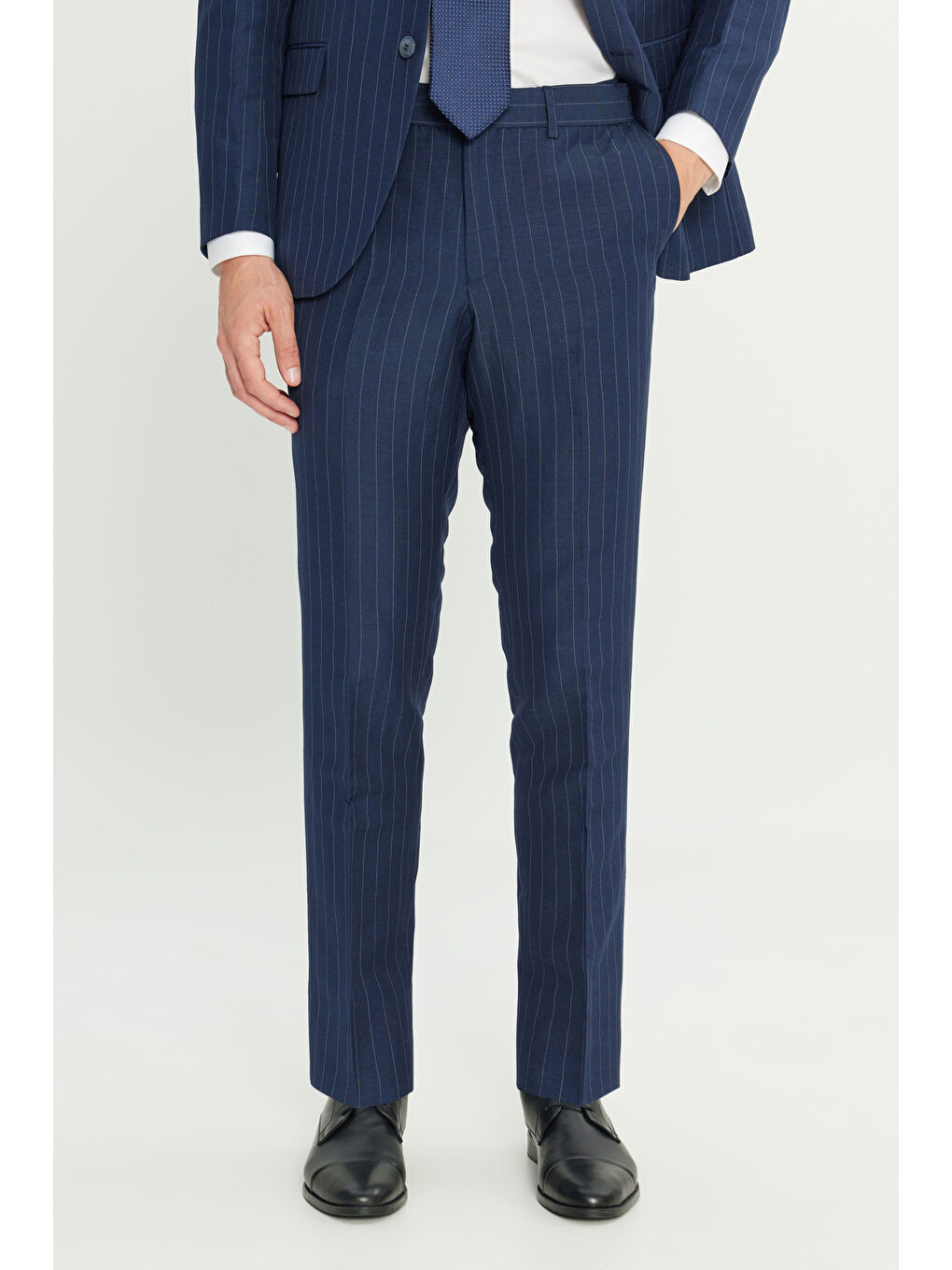 Erkek Lacivert Keten Slim Fit Dar Kesim Kırlangıç Yaka Çizgili Kapak Cepli Takım Elbise-5