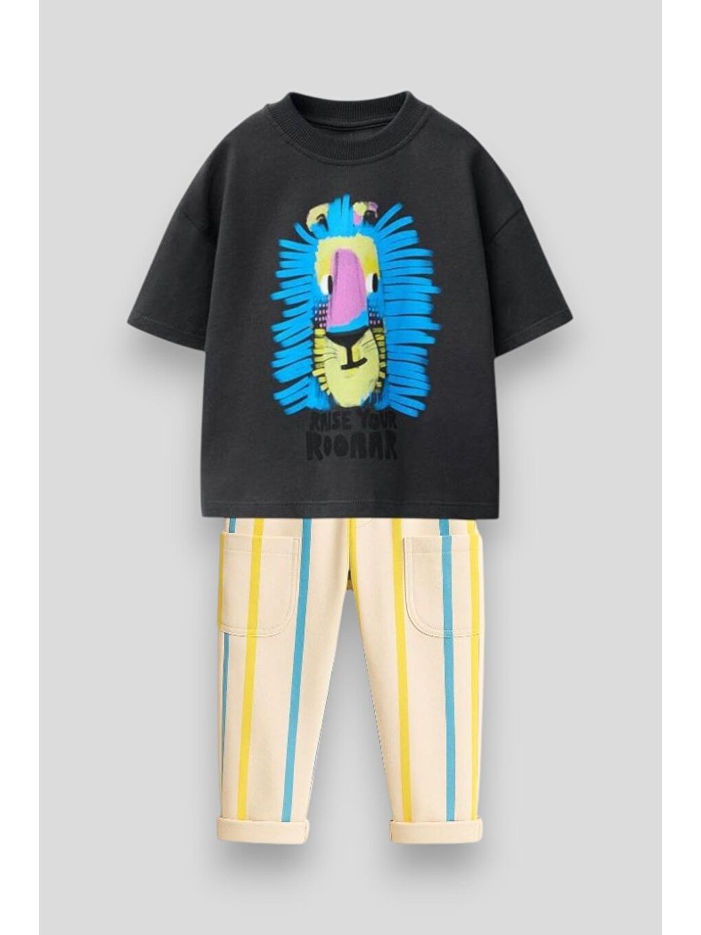 Erkek Çocuk Pamuklu Siyah Aslan Baskılı T-Shirt Ve Çizgili Pantolon Takım