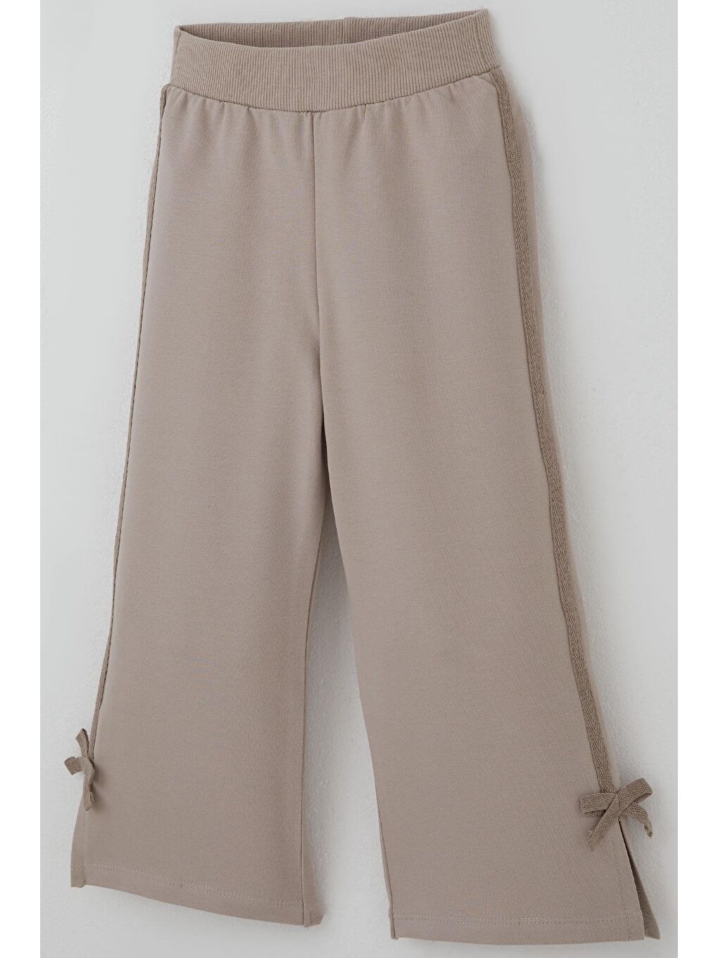 Bej Kız Çocuk Eşofman Altı Paçası Yırtmaçlı Fiyonk Aksesuarlı Yanları Biyeli Vizon (3-8 Yaş)-2