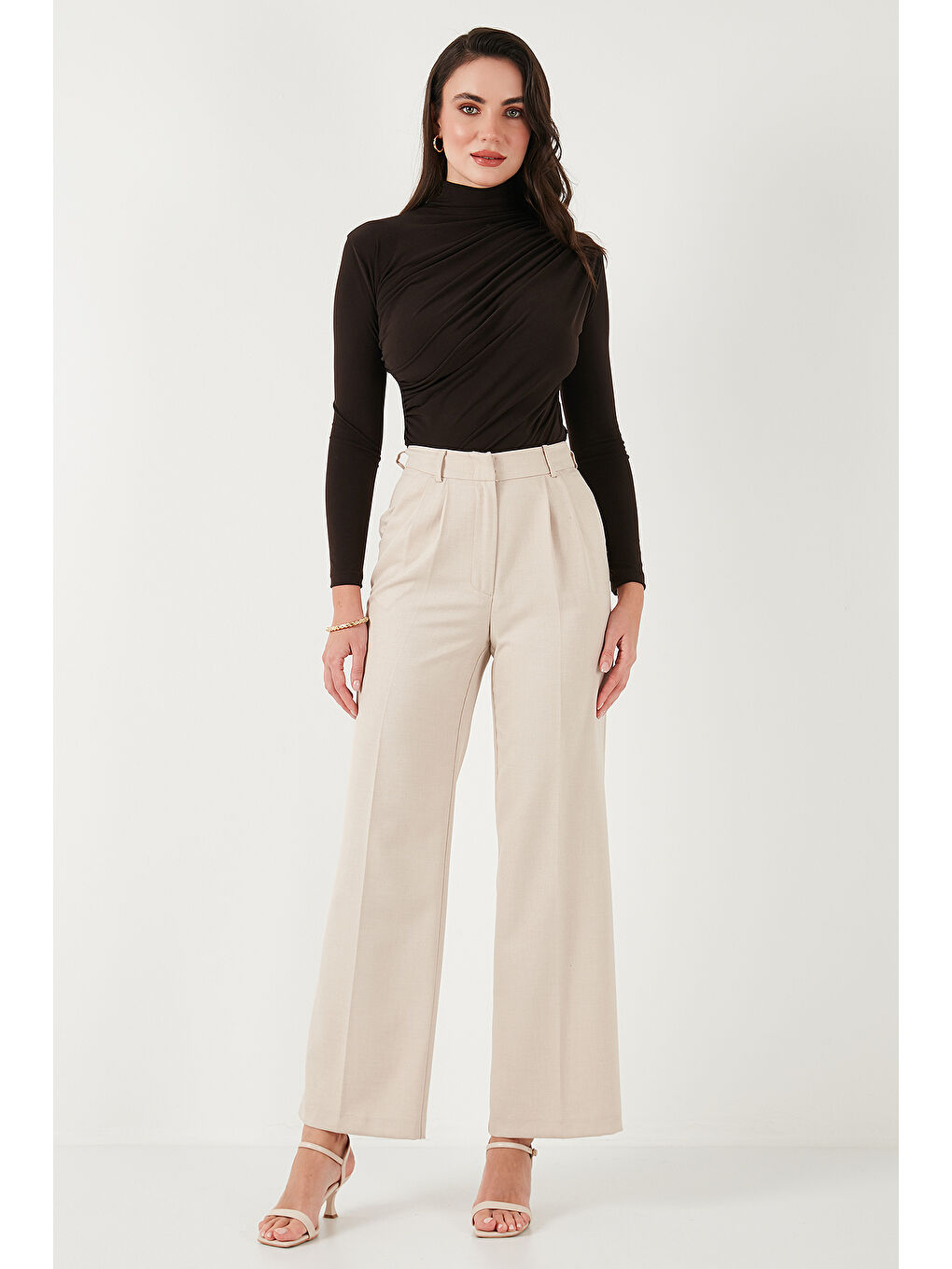 Kahverengi Streç Büzgü Detaylı Slim Fit Dik Yaka Kadın Bluz 669925-2