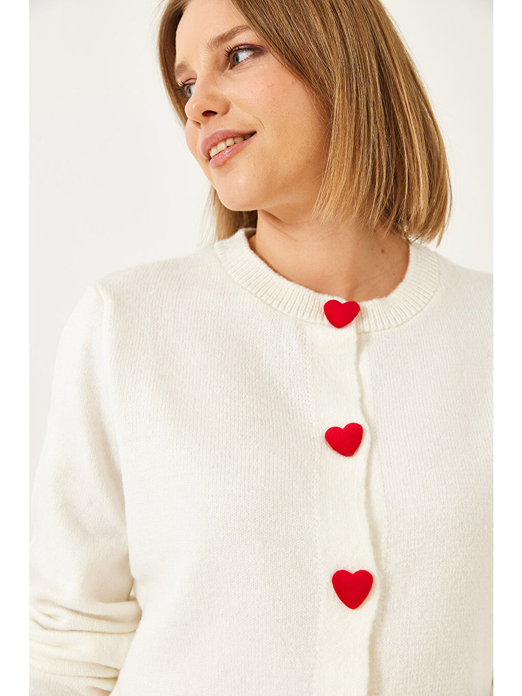 Ekru Kadın Kalp Düğmeli Triko Hırka-1