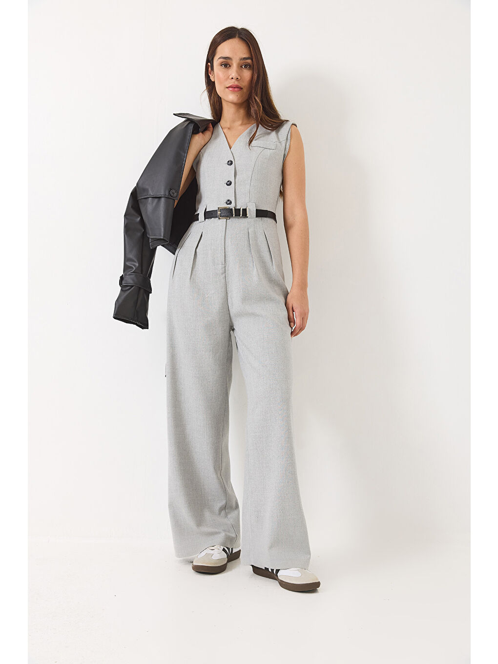 Gri Kadın V Yaka Kemerli Cepli Geniş Paça Tulum-1