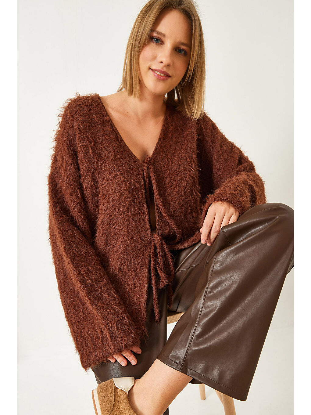 Kahverengi Kadın Tüylü Bağlamalı Hırka