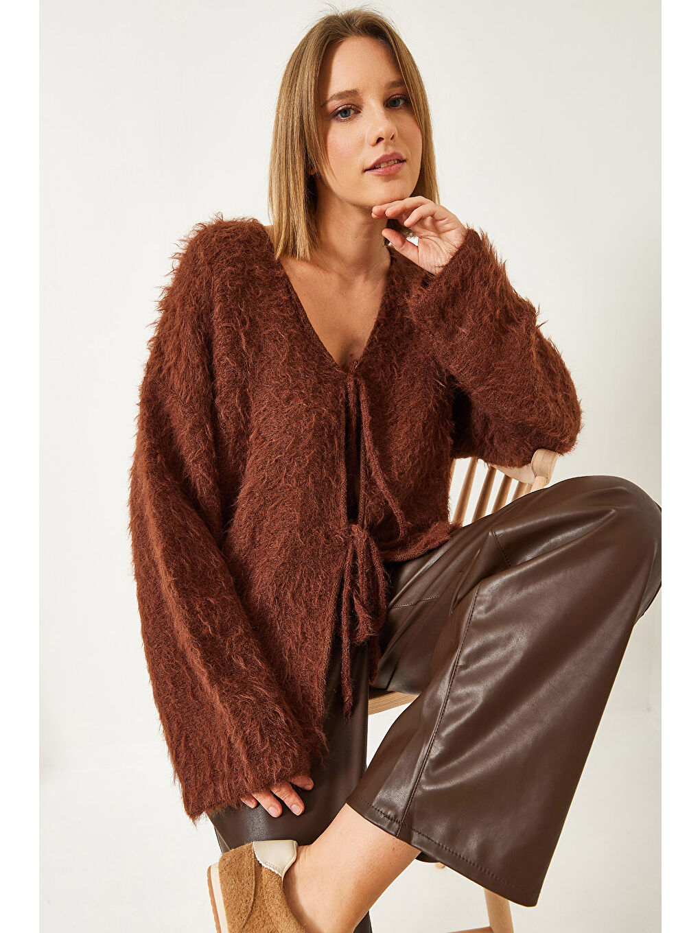 Kahverengi Kadın Tüylü Bağlamalı Hırka-1