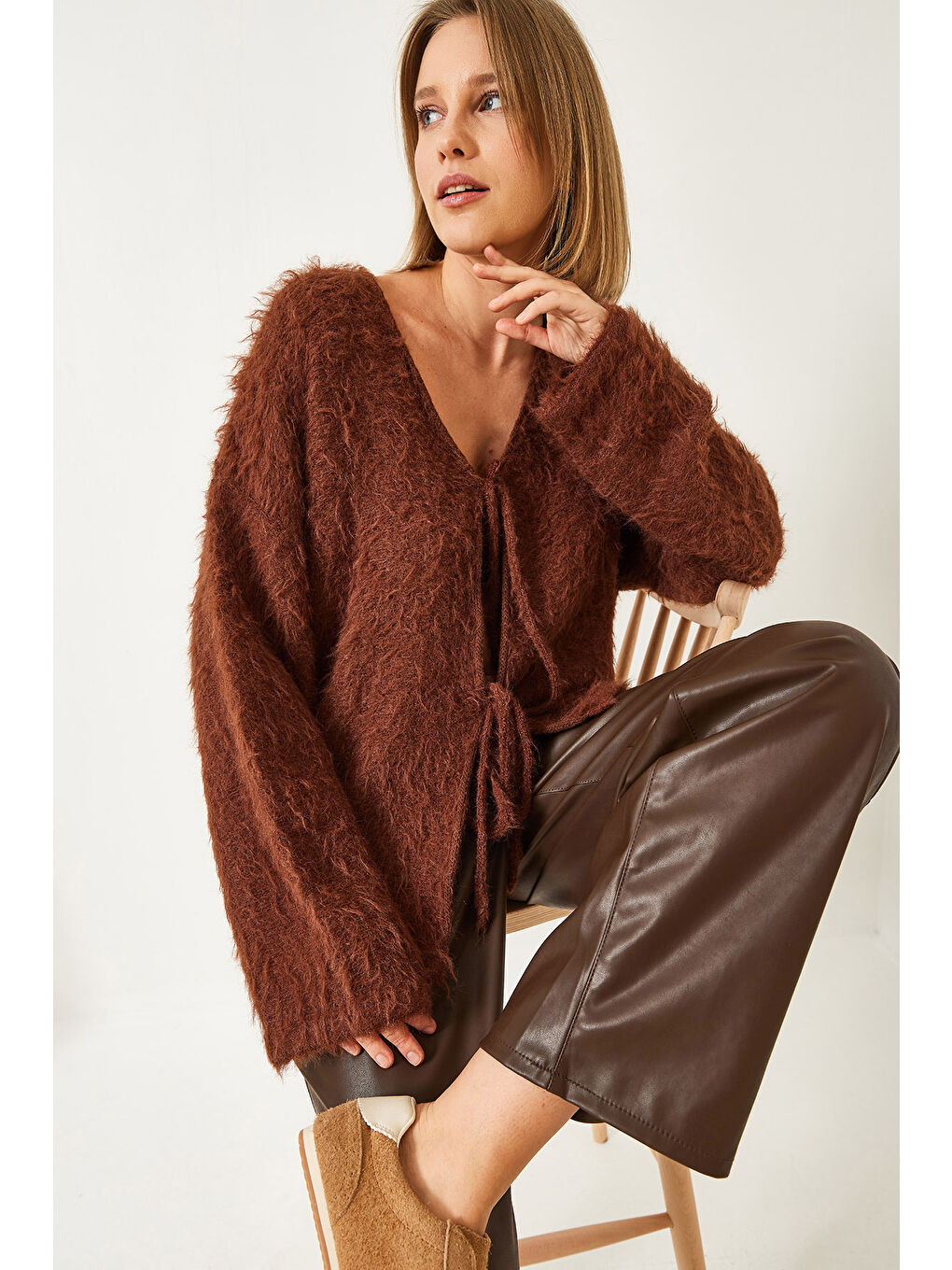 Kahverengi Kadın Tüylü Bağlamalı Hırka-2