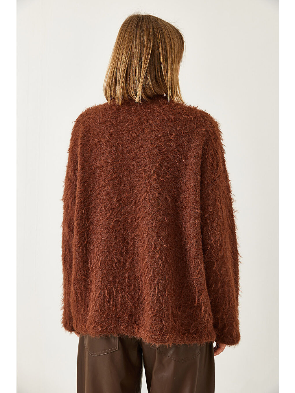 Kahverengi Kadın Tüylü Bağlamalı Hırka-5