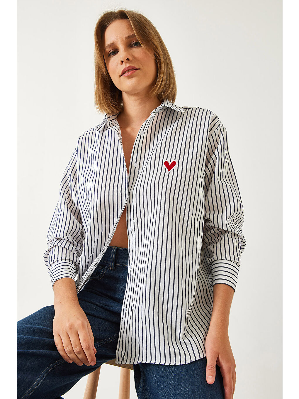 Beyaz Kadın Nakış Kalp İşlemeli Çizgili Gömlek-4