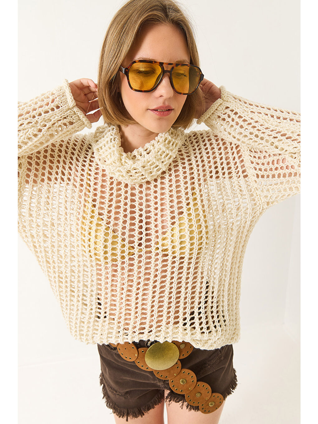 Ekru Kadın Yakalı Oversize Uzun Kollu Ajurlu Bluz