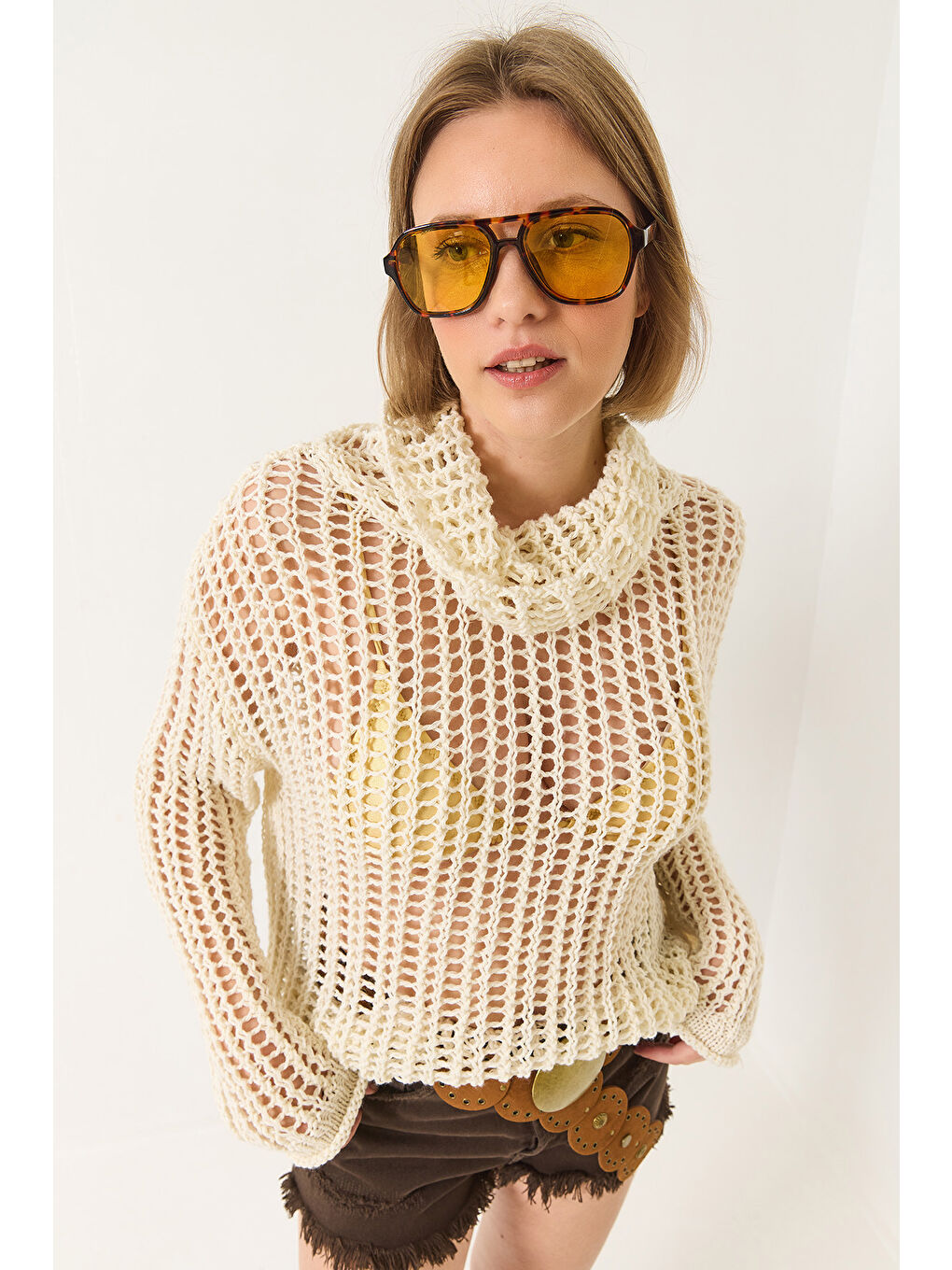 Ekru Kadın Yakalı Oversize Uzun Kollu Ajurlu Bluz-1