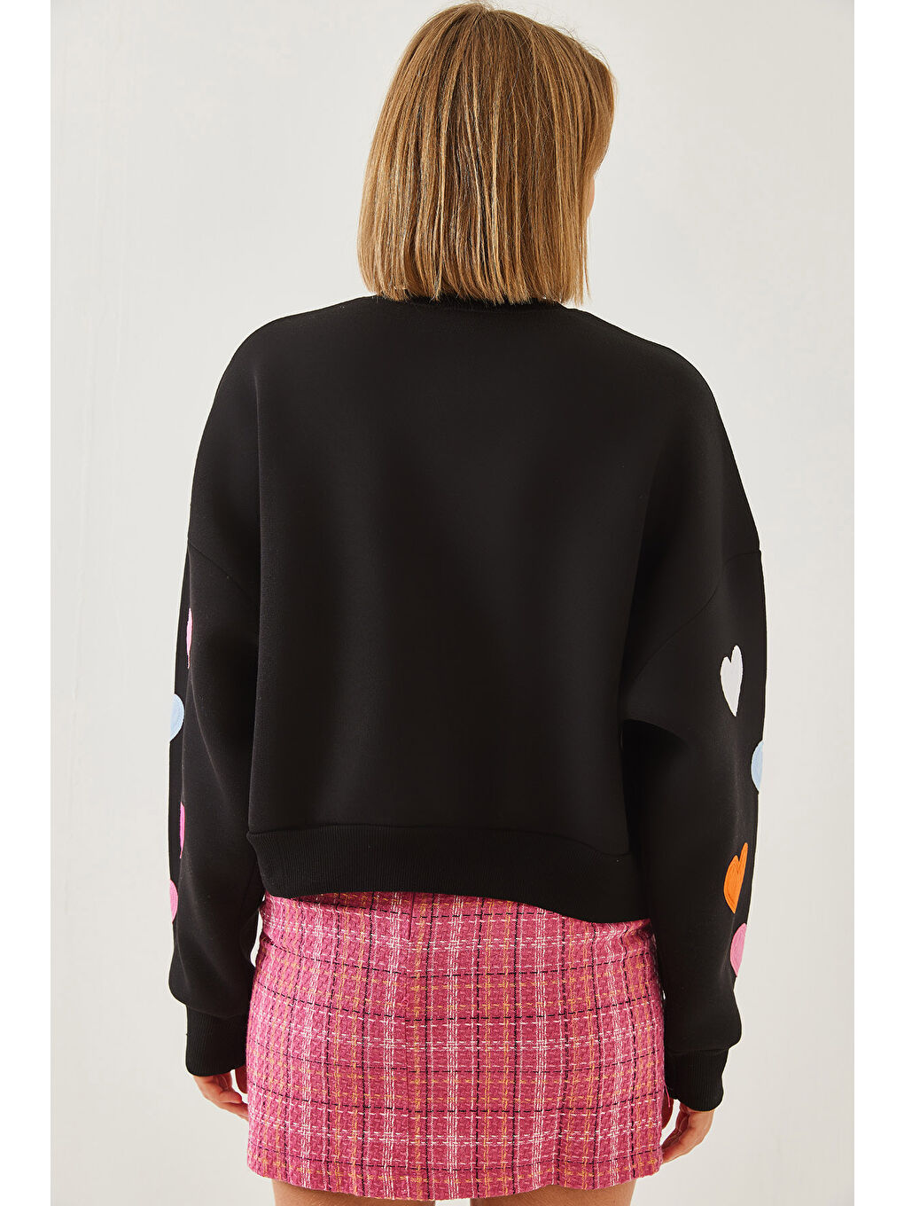 Siyah Kadın Kalp Nakışlı Üç İplik Şardonlu Sweatshirt-1