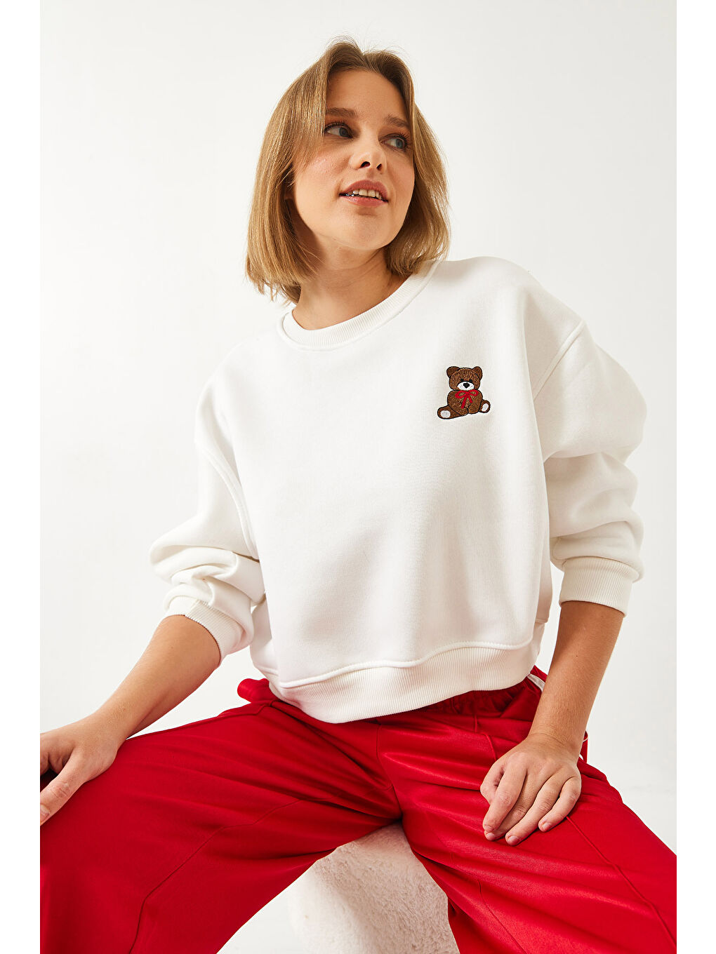 Beyaz Kadın Üç İplik Şardonlu Ayıcık İşlemeli Sweatshirt-1