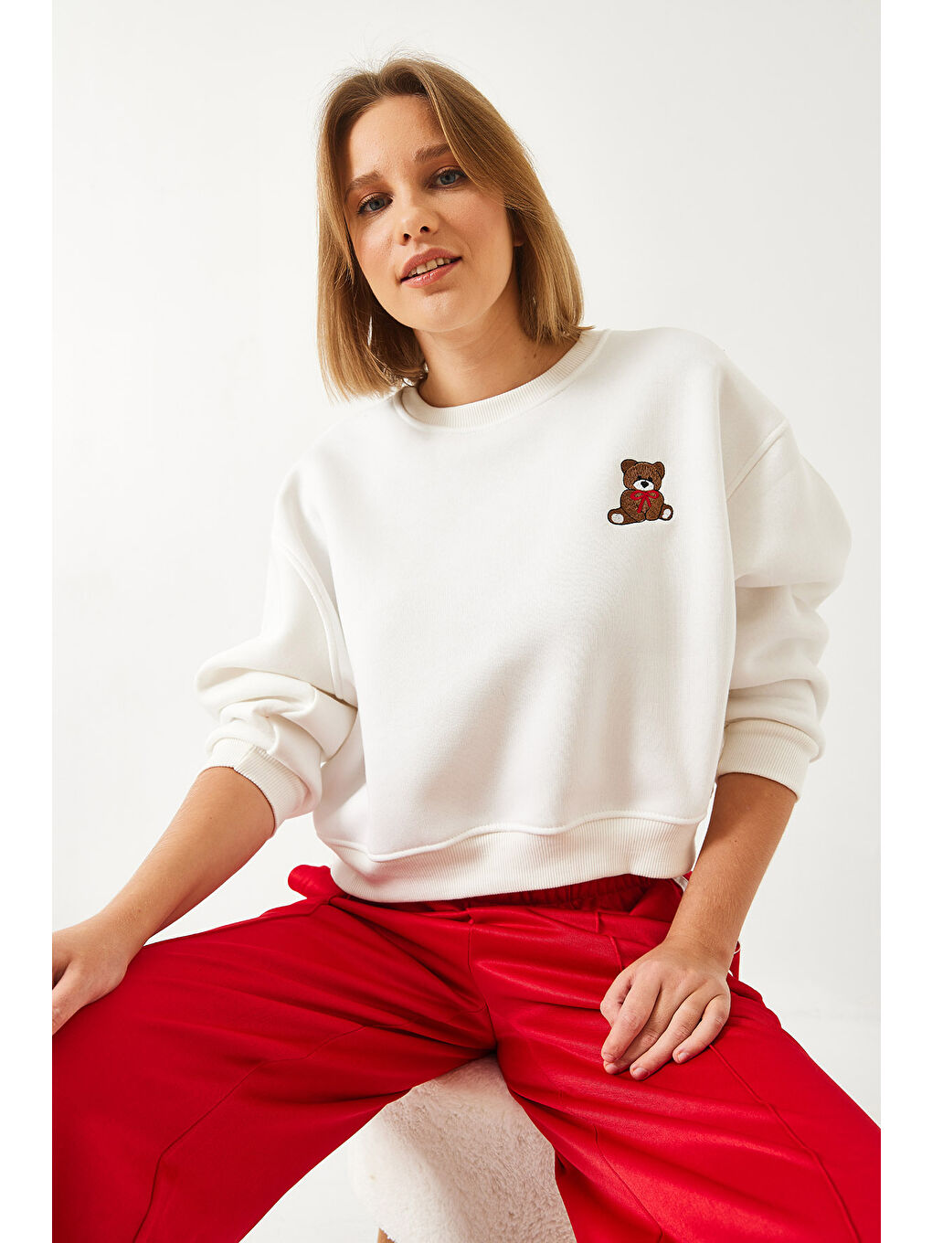 Beyaz Kadın Üç İplik Şardonlu Ayıcık İşlemeli Sweatshirt-2