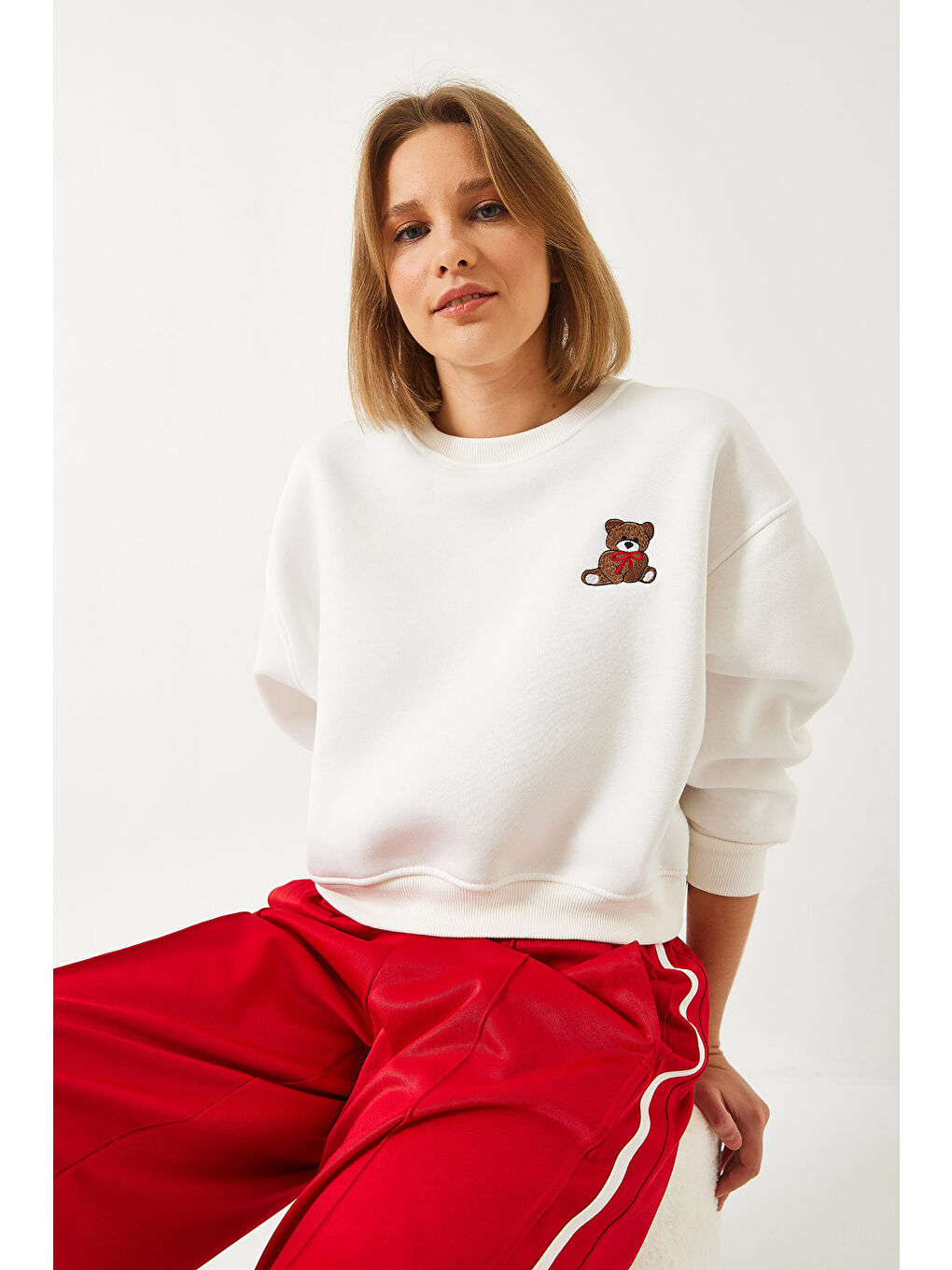 Beyaz Kadın Üç İplik Şardonlu Ayıcık İşlemeli Sweatshirt-3