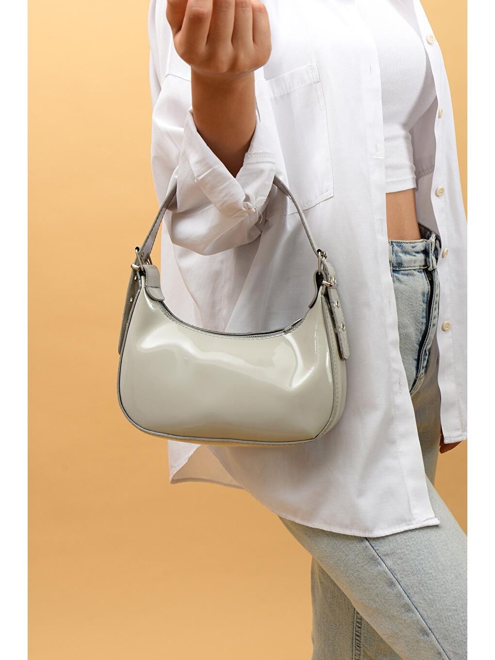 Gri Baget Parlak Rugan Ayarlanabilir Zımba Detaylı Kadın Omuz Çantası BAG5046-24-1