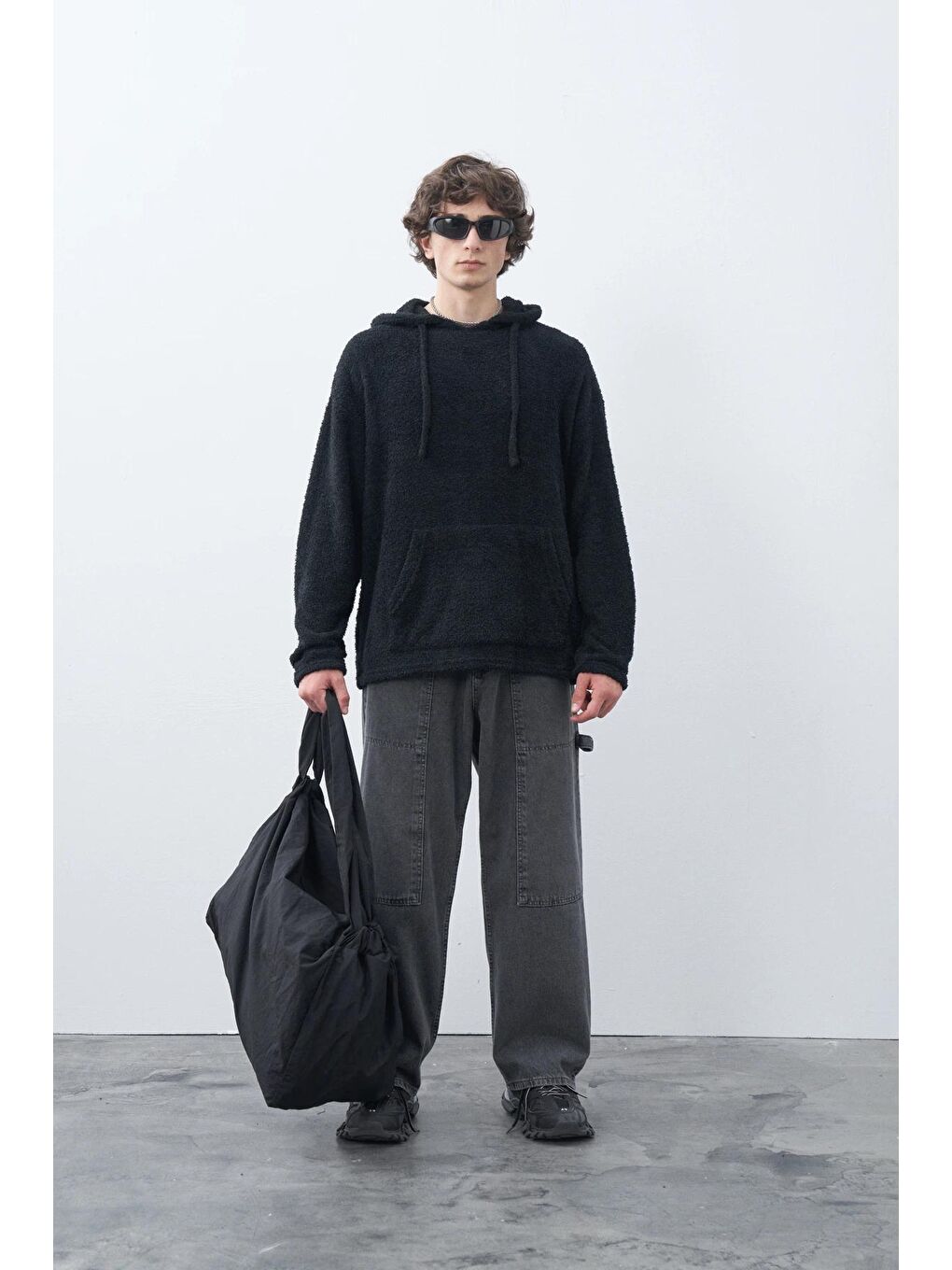 Siyah Kapüşonlu Oversize Hoodie