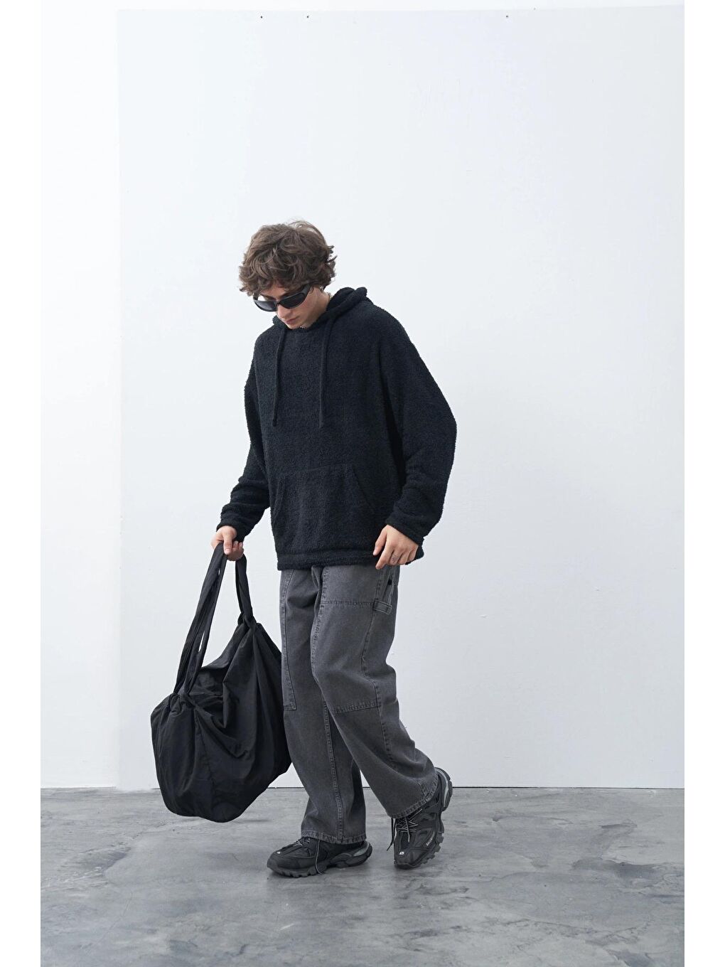 Siyah Kapüşonlu Oversize Hoodie-3