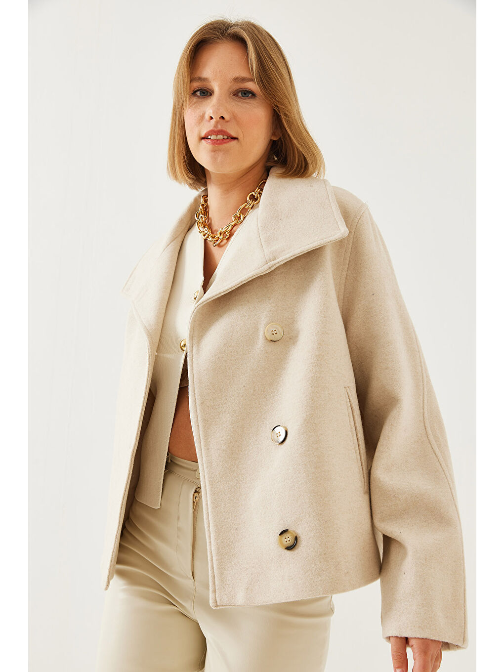 Bej Kadın Kruvaze Yaka Düğmeli Kaşe Ceket-3