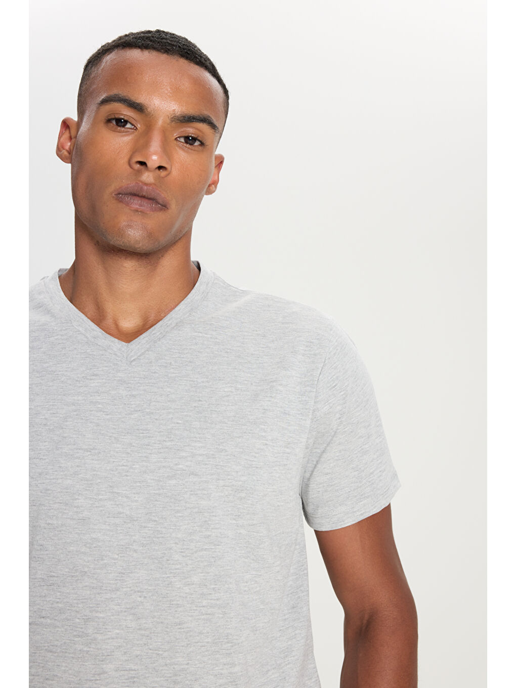 Erkek Gri Melanj Slim Fit Dar Kesim V Yaka Pamuklu V Yaka Kısa Kollu Tişört-3