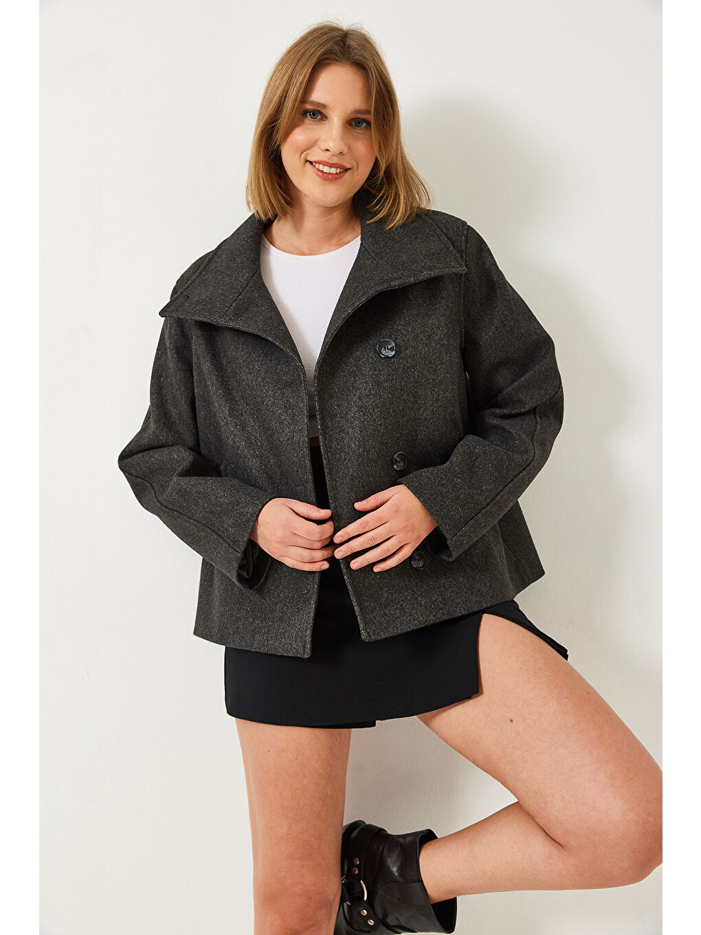 Antrasit Kadın Kruvaze Yaka Düğmeli Kaşe Ceket-1
