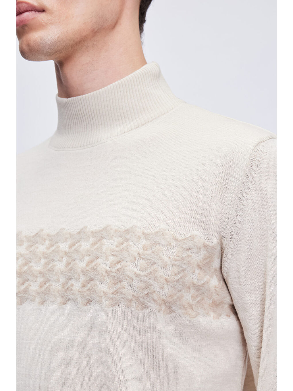 Bej Regular Fit Jakarlı Yarım Balıkçı Yaka Yünlü Triko Kazak-3