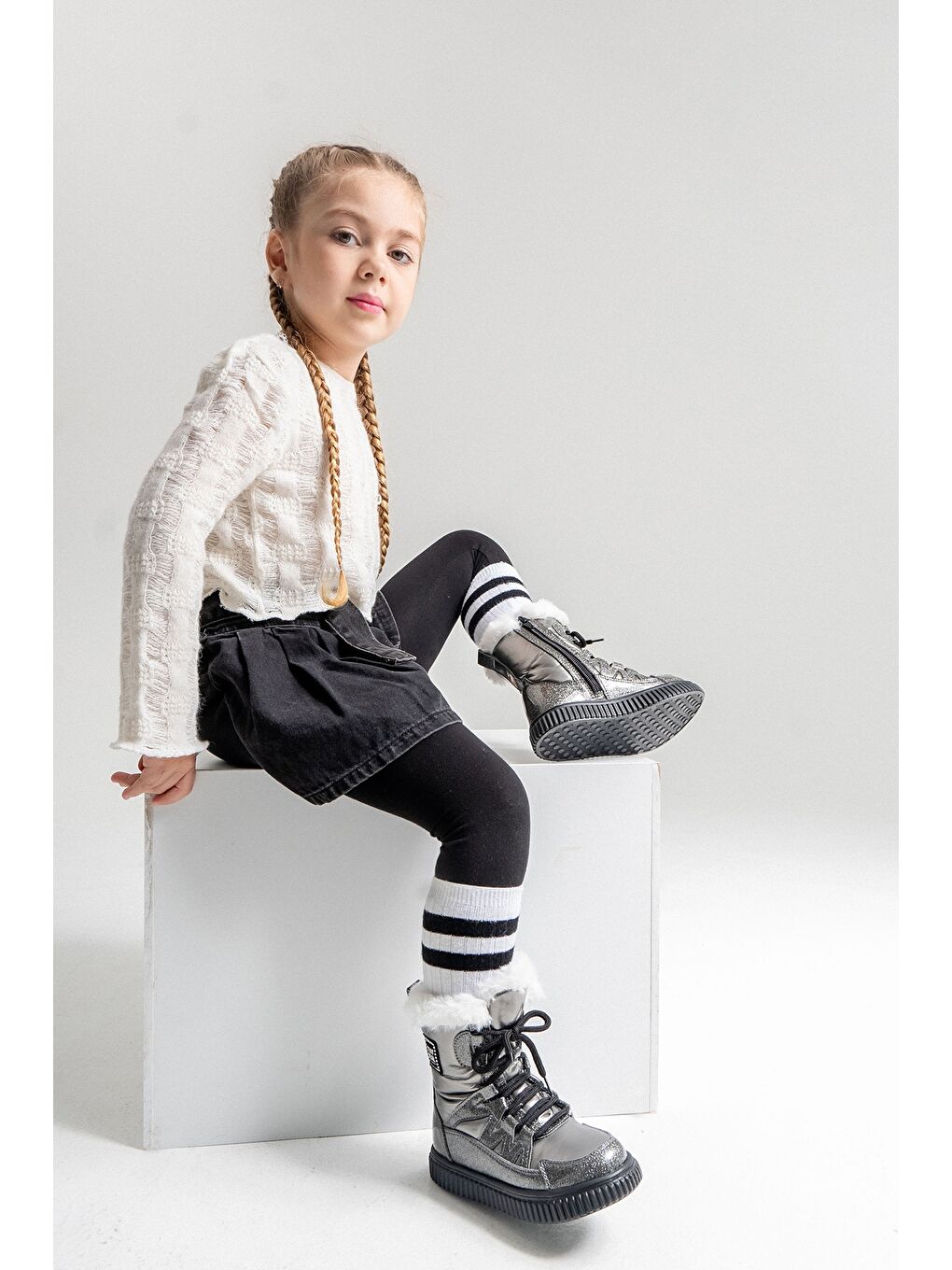 Gri Kız Çocuk Platin Simli Rugan Deri Suya Dayanıklı Günlük Bot