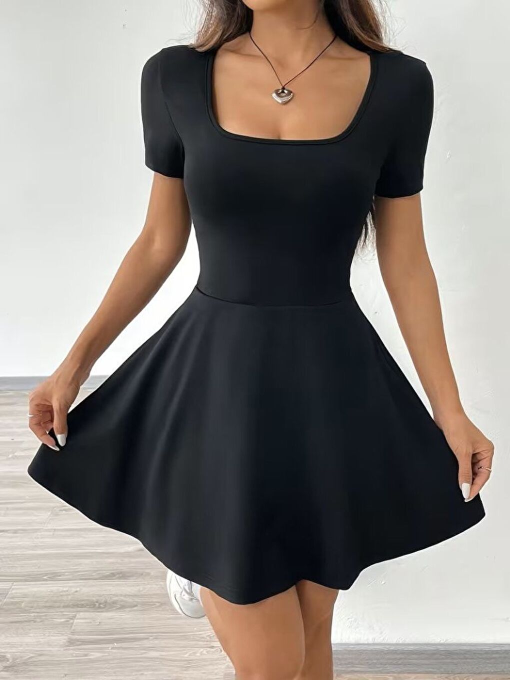 Siyah Kadın Kısa Kollu Kare Yakalı Cep Detaylı Dalgıç Elbise Tulum-1