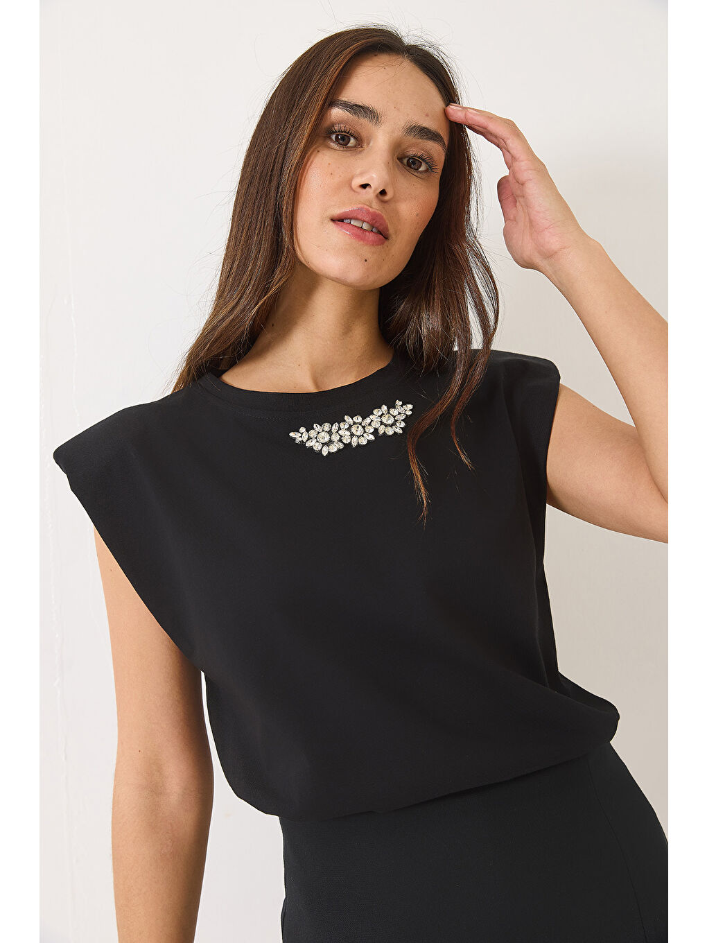 Siyah Kadın Taş Detaylı Vatkalı Kolsuz T-Shirt-3