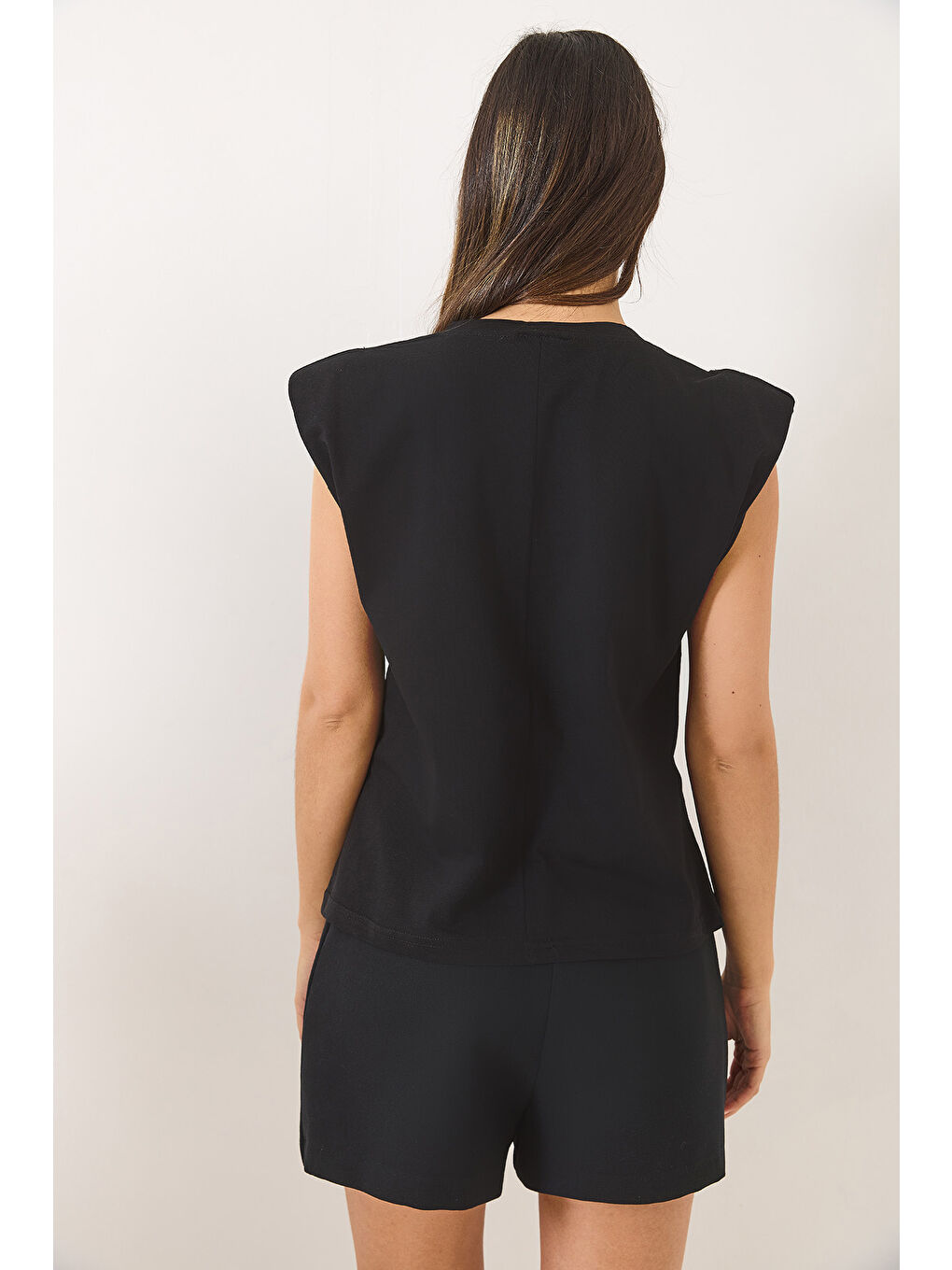 Siyah Kadın Taş Detaylı Vatkalı Kolsuz T-Shirt-6