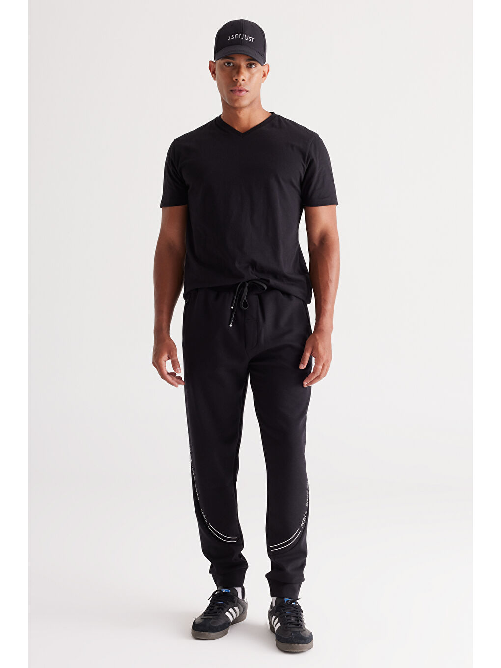 Erkek Siyah-Siyah 2'li Slim Fit Dar Kesim V Yaka %100 Pamuk Tişört-2