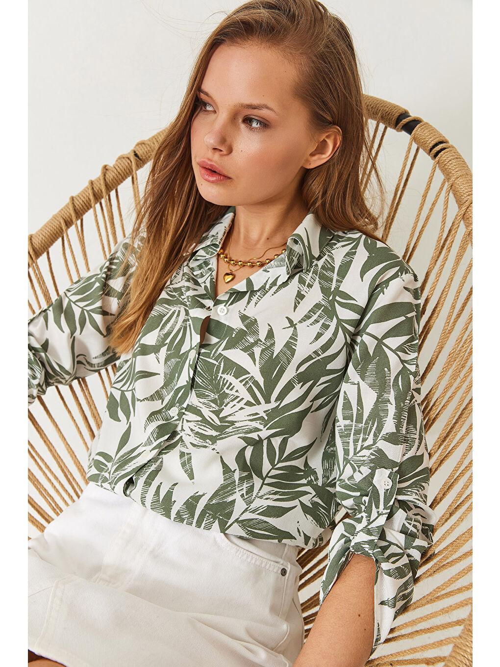 Yeşil Kadın Kol Katlamalı Yaprak Desenli Viskon Gömlek-2