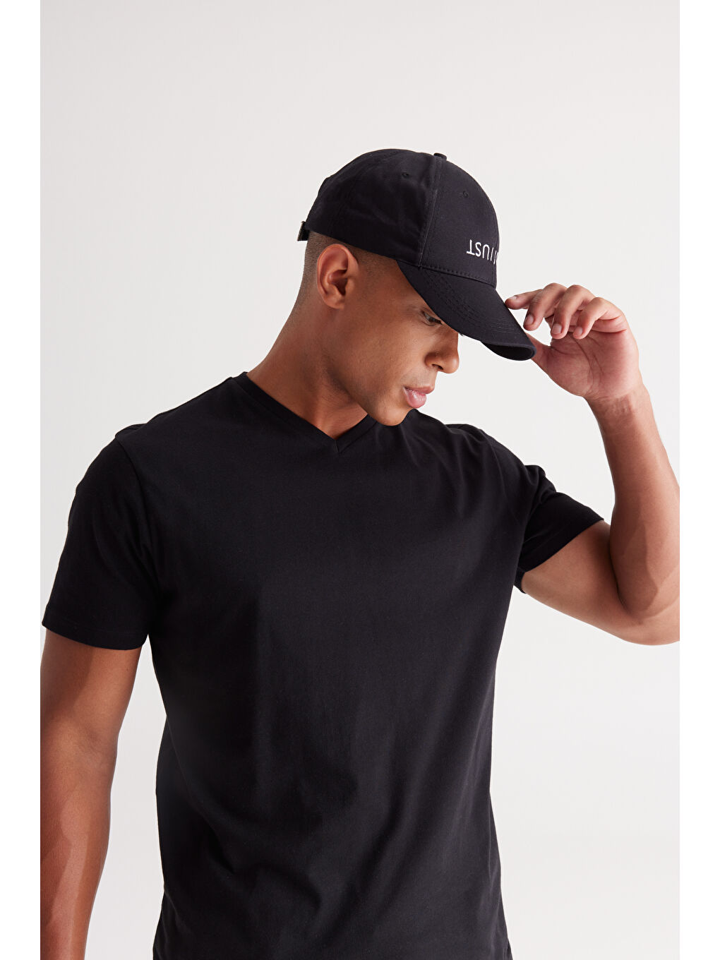 Erkek Siyah-Siyah 2'li Slim Fit Dar Kesim V Yaka %100 Pamuk Tişört-4