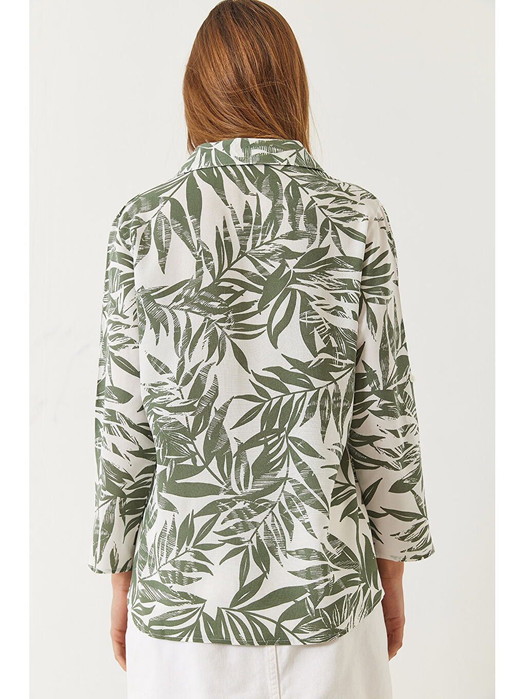Yeşil Kadın Kol Katlamalı Yaprak Desenli Viskon Gömlek-6