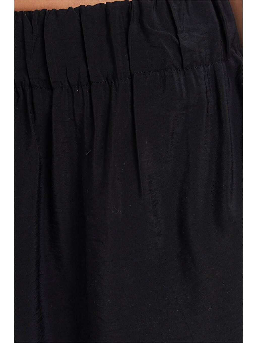 Kadın Relax Fit Rahat Kesim Viskon Kumaş Bol Paça Siyah Pantolon-4