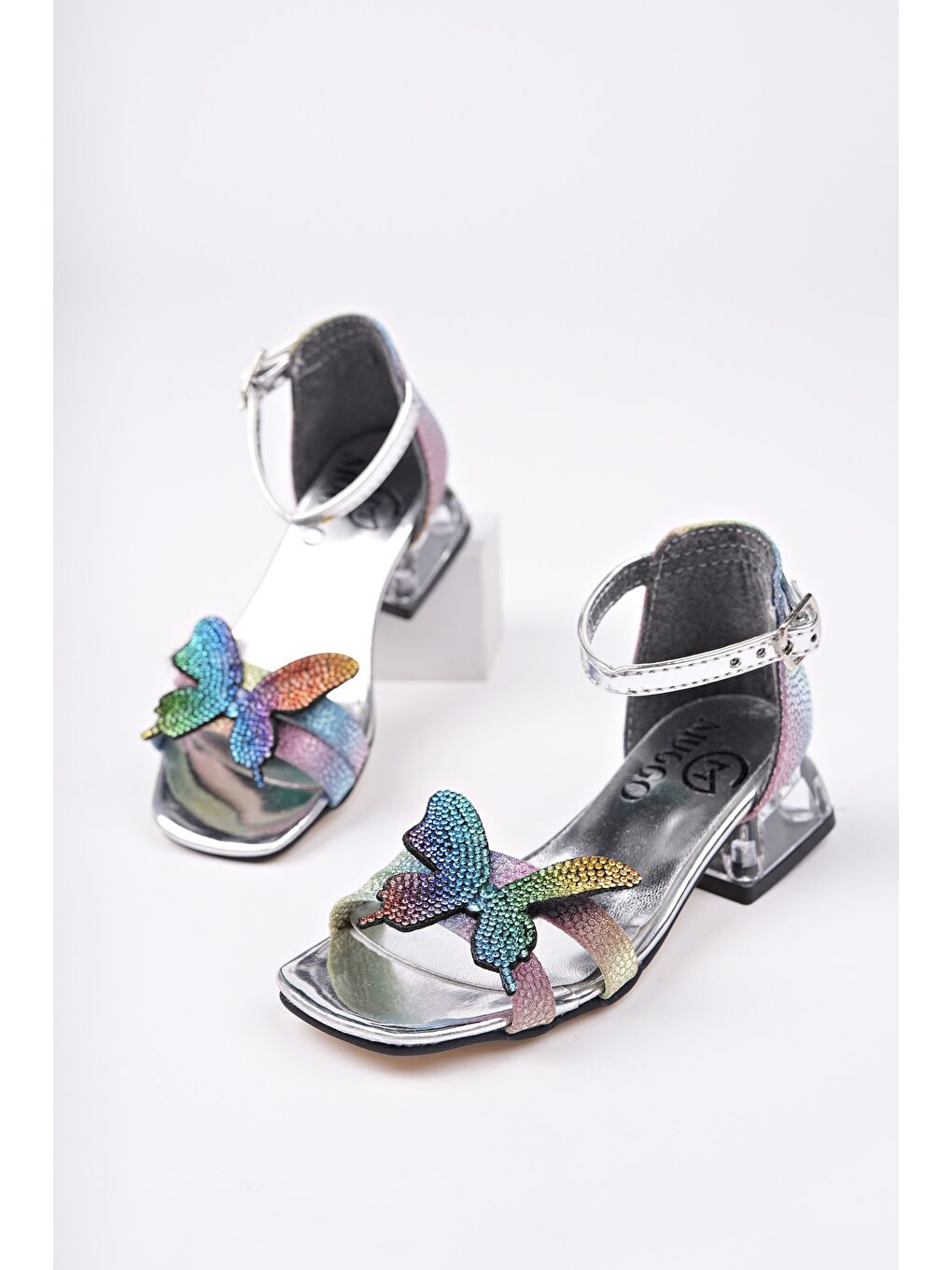 Lila LOLA Kelebek Detaylı Bilekten Bağlamalı Kız Çocuk Kısa Topuklu Ayakkabı